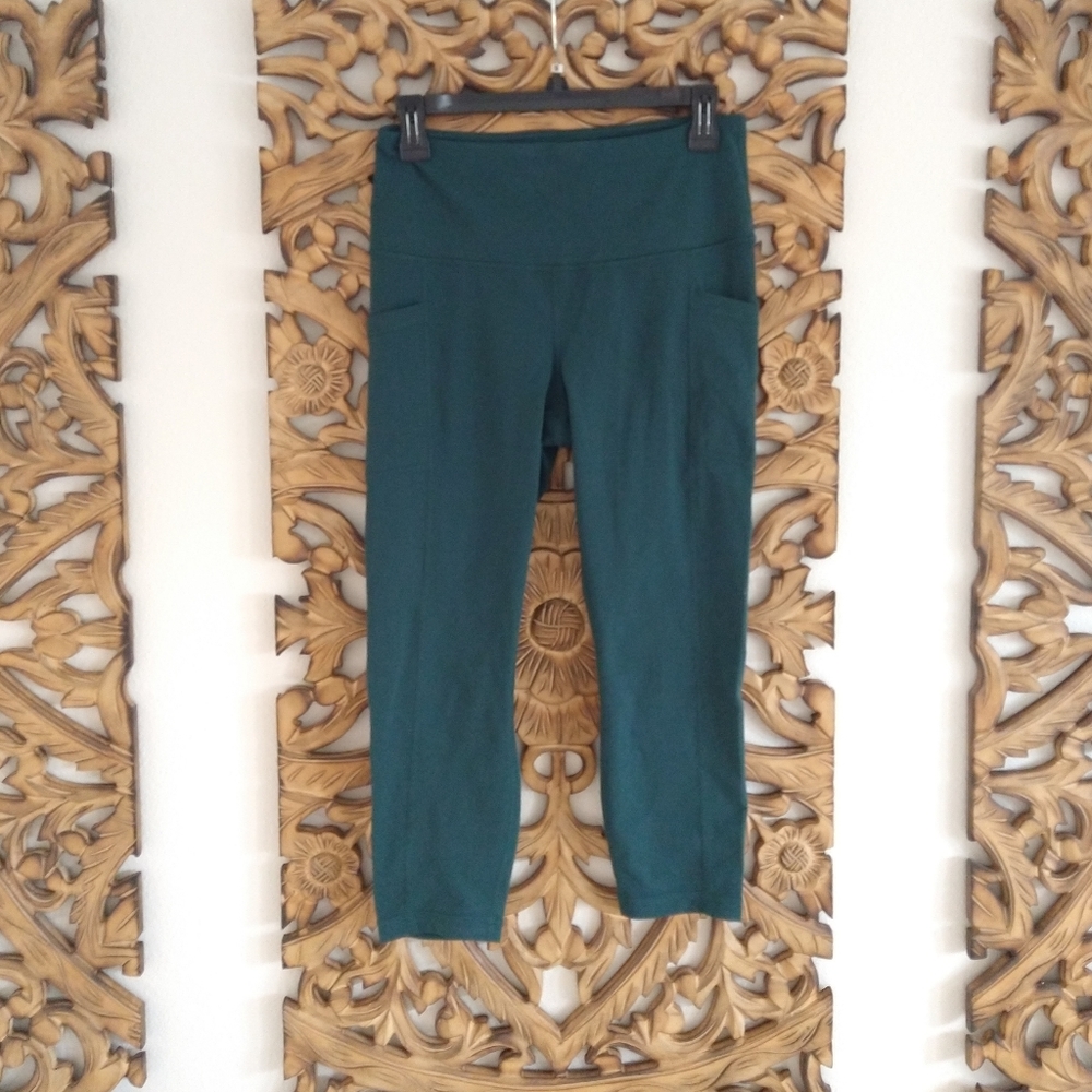 NWOT Yogalicious Capri Sz M